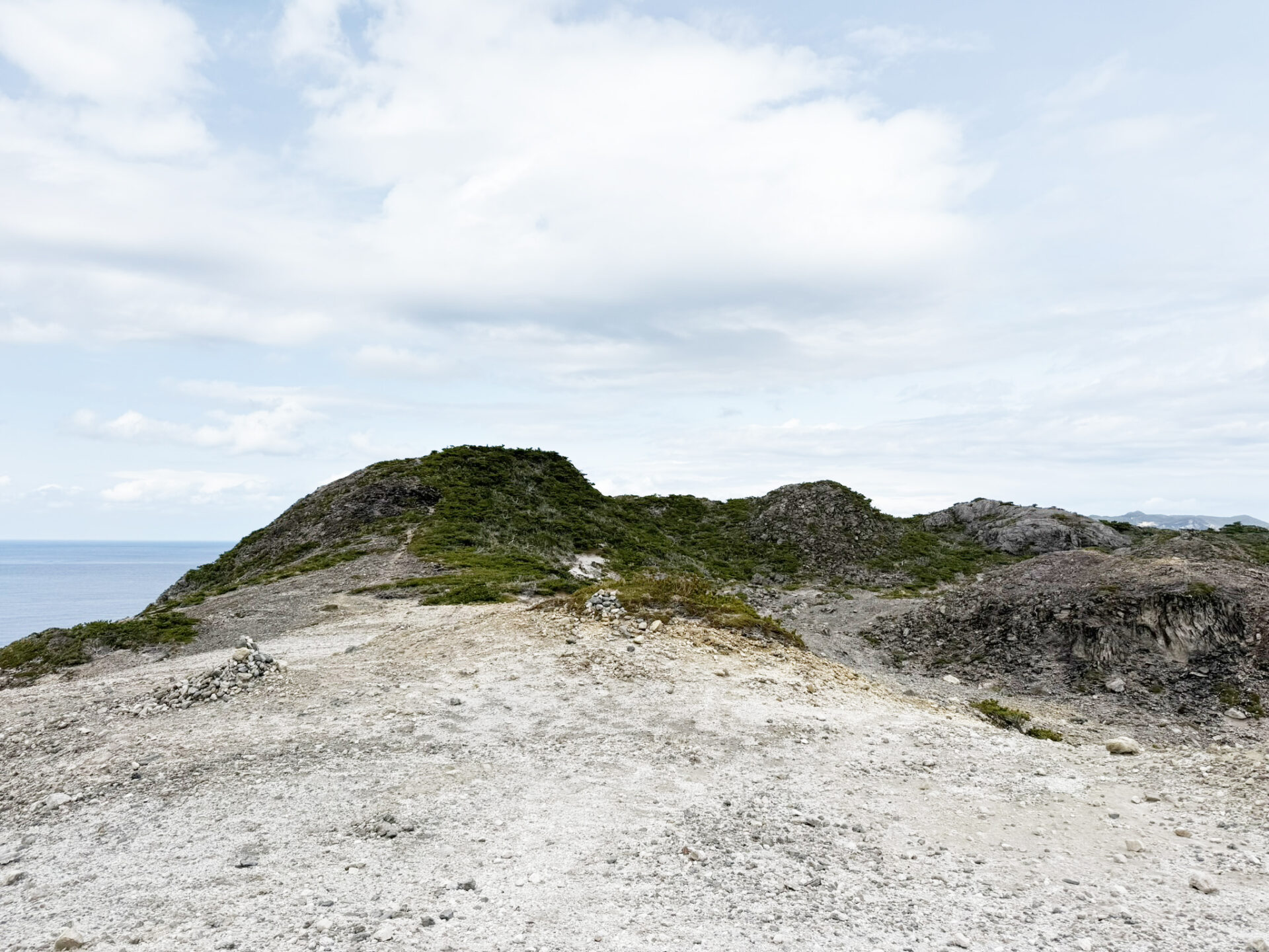 次に目指すのは式根島最高峰の佐々木山