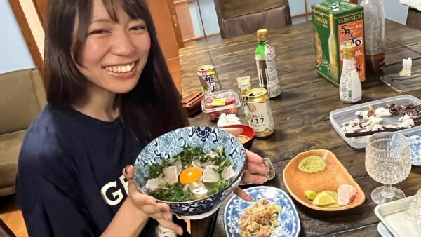 一人旅女子同士で意気投合！美味しいお魚と月食温泉