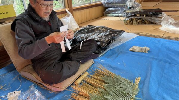 式根島の伝統的な正月飾り~1ヶ月以上かかる制作過程を追う